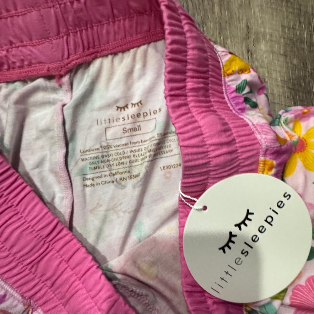 🦋🌼 Little Sleepies Pink Butterfly Blooms Women’s Small Cuffed Pajama Bottoms NWT - Picture 4 of 10